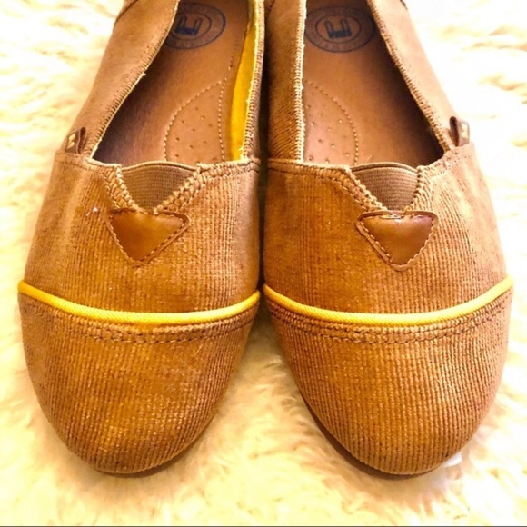 NWOT LE BUNNY BLEU Vegan Corduroy Slip On Loafer - Picture 3 of 9